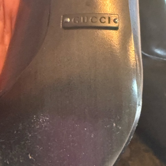 Black Gucci leather heels size 8, used but nearly perfect condition. - Picture 3 of 6